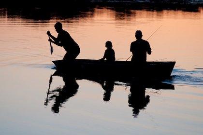 Cover London's Hidden Scales: 20 Carp Fishing Havens in the Capital and Beyond